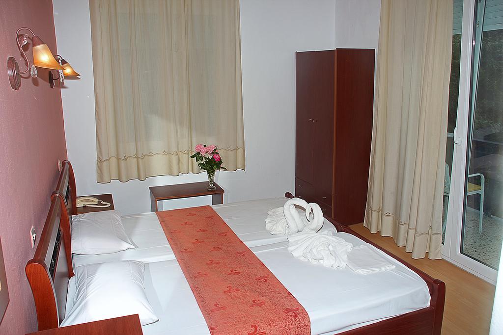 Kristal Hotel Prínosz Szoba fotó